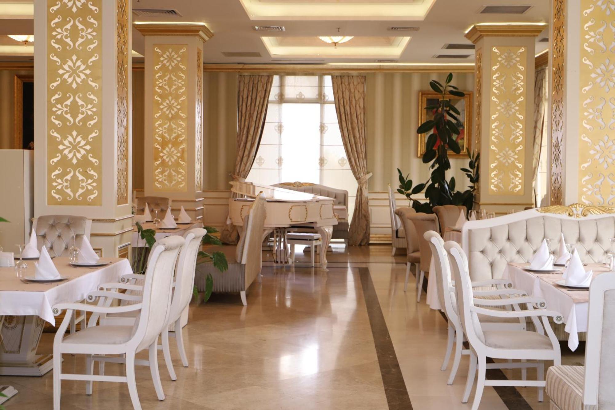 Ayan Palace Hotel Tovuz Buitenkant foto