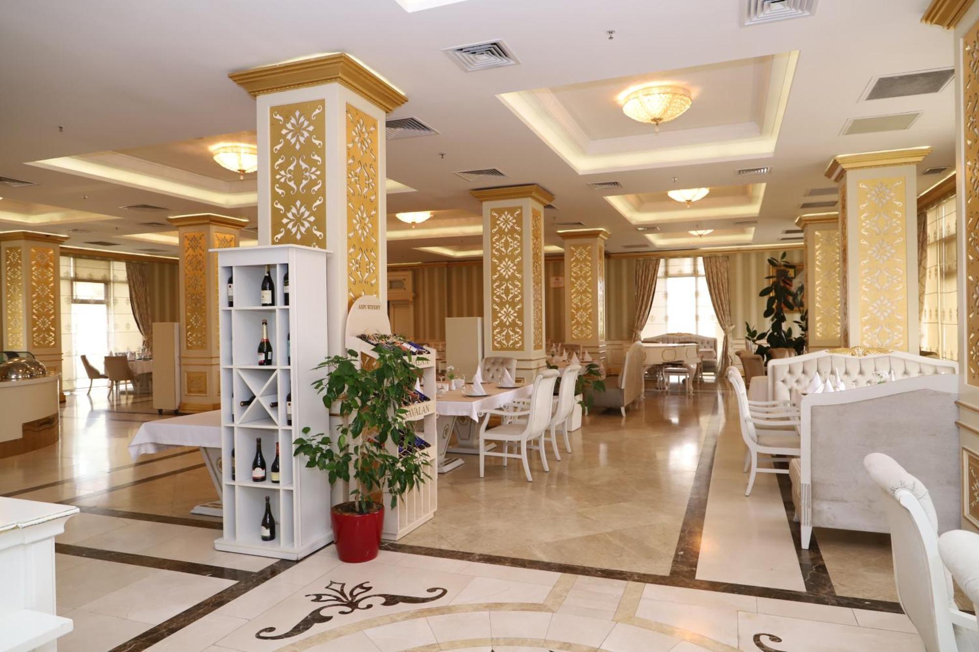 Ayan Palace Hotel Tovuz Buitenkant foto