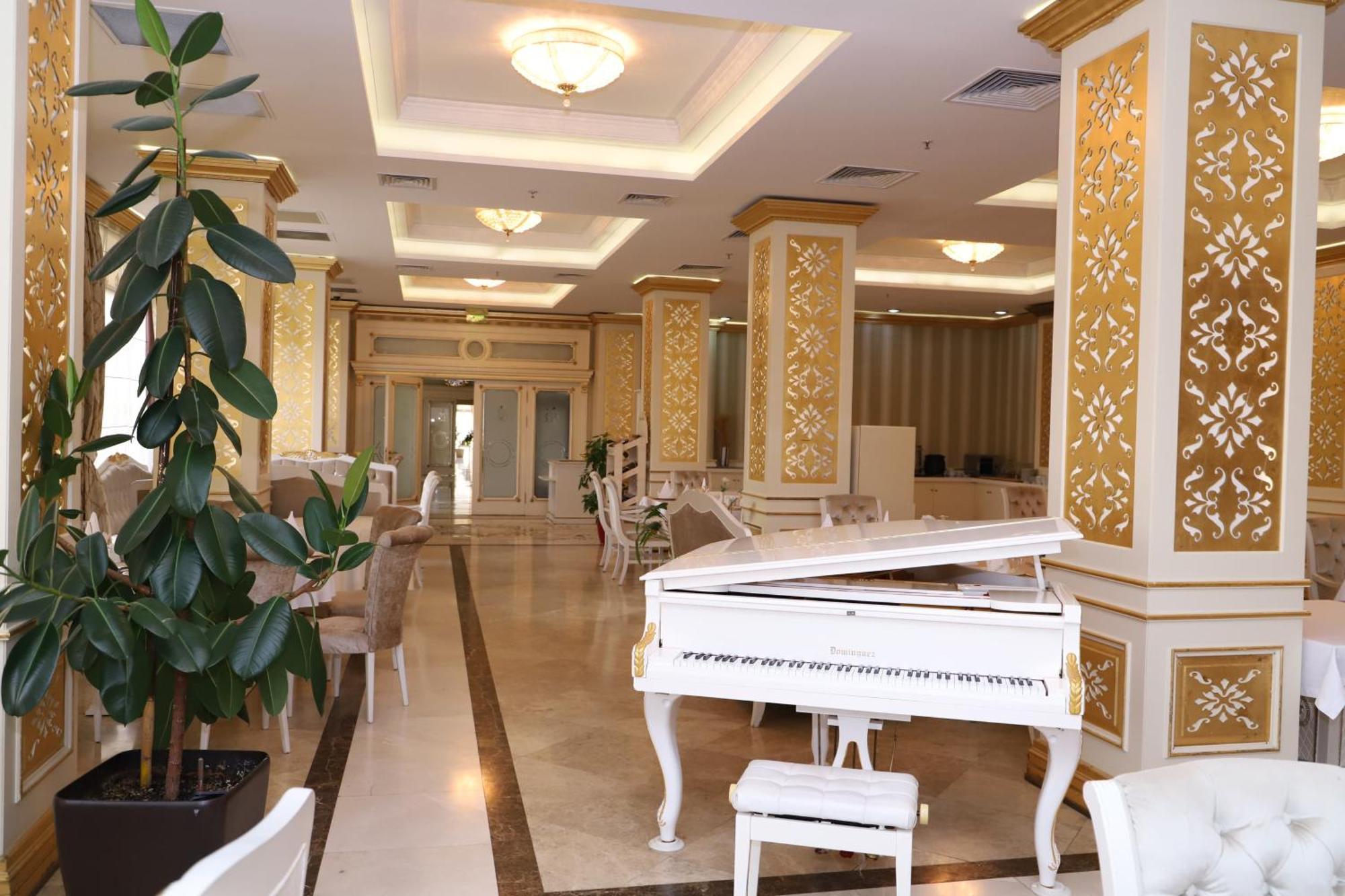 Ayan Palace Hotel Tovuz Buitenkant foto