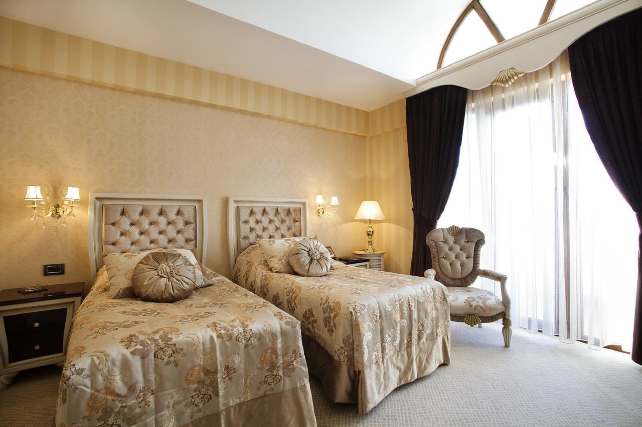 Ayan Palace Hotel Tovuz Buitenkant foto
